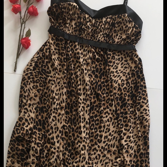 ❌SOLD❌ LEOPARD PRINT DRESS - Picture 3 of 5